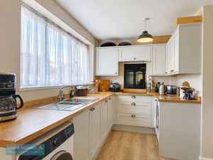 Kitchen- click for photo gallery